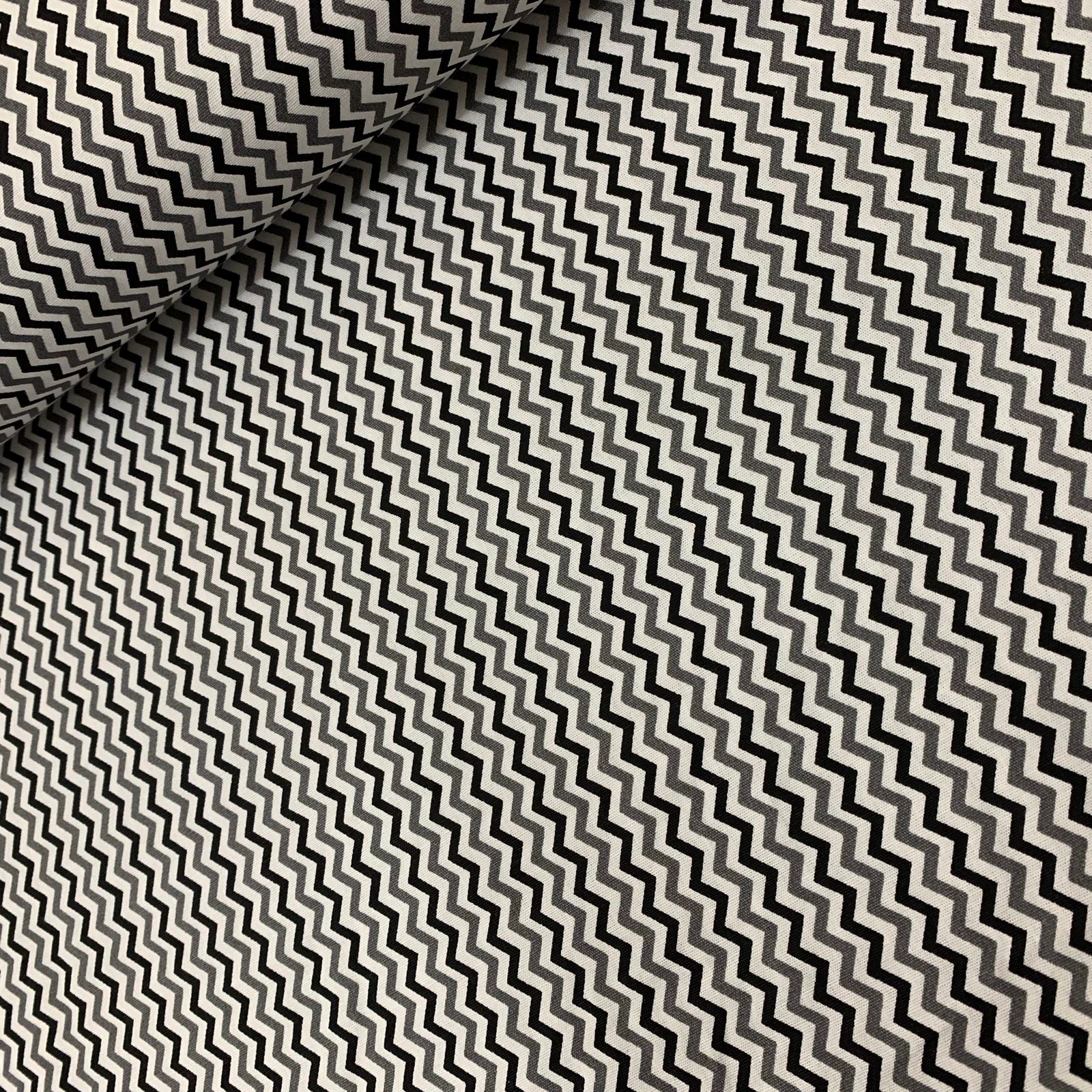 TECIDO TRICOLINE ESTAMPADO 100% ALGODÃO MINI CHEVRON PRETO CINZA FD BRANCO - Cópia (1)