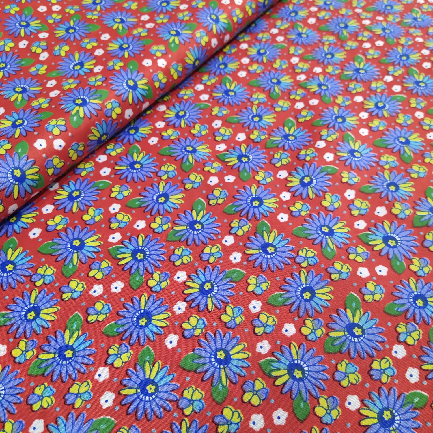 TECIDO CHITA 100% POLIESTER MINI FLORAL AZUL E AMARELO FD VERMELHO - Cópia (1)