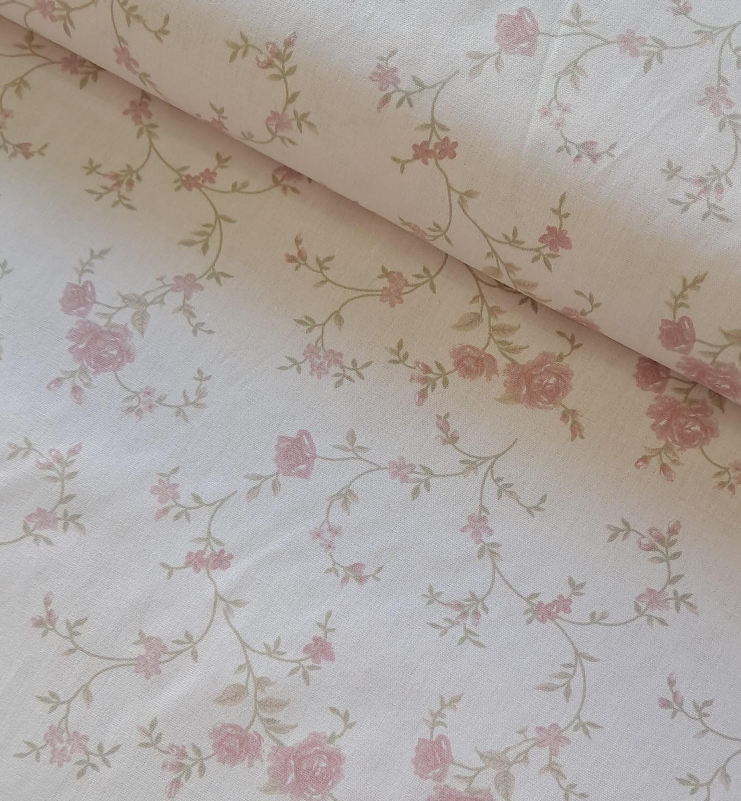 TECIDO TRICOLINE ESTAMPADO 100% ALGODÃO FLORAL ROSA CHÁ