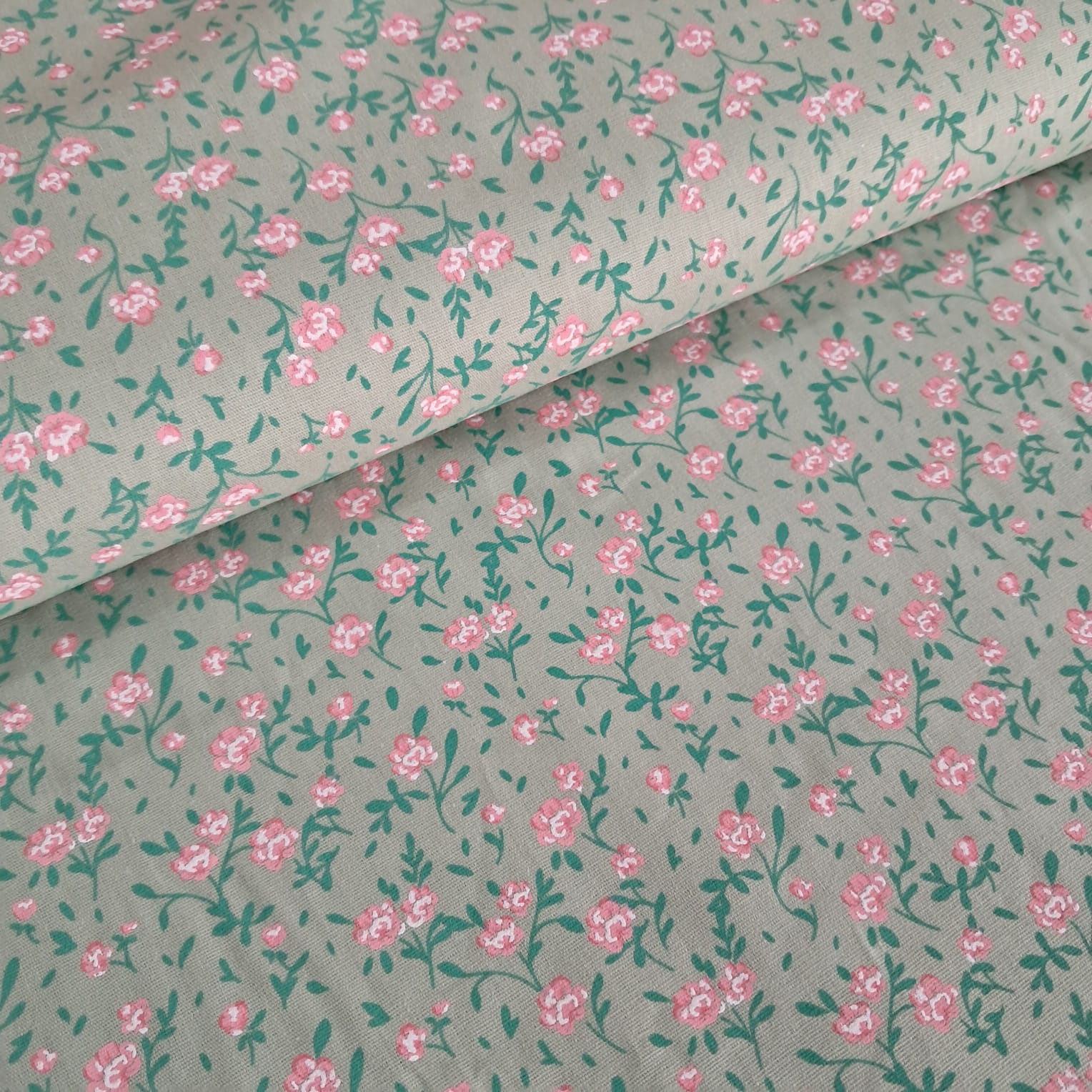 TECIDO TRICOLINE ESTAMPADO 100% ALGODÃO FLORAL ROSA FD VERDE