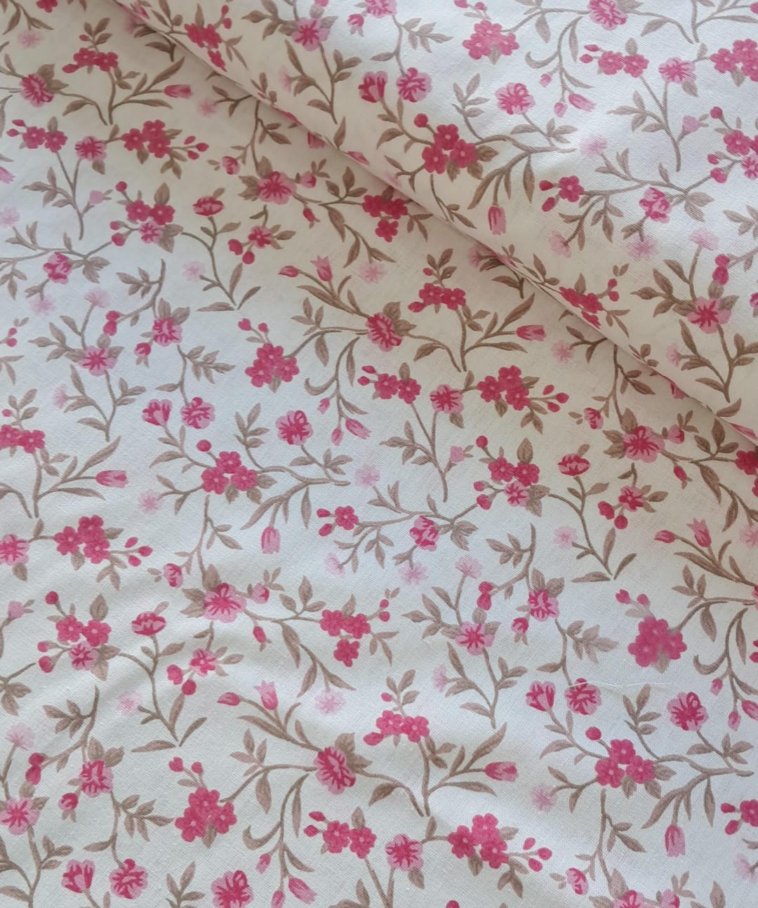 TECIDO TRICOLINE ESTAMPADO 100% ALGODÃO  ROSA 1