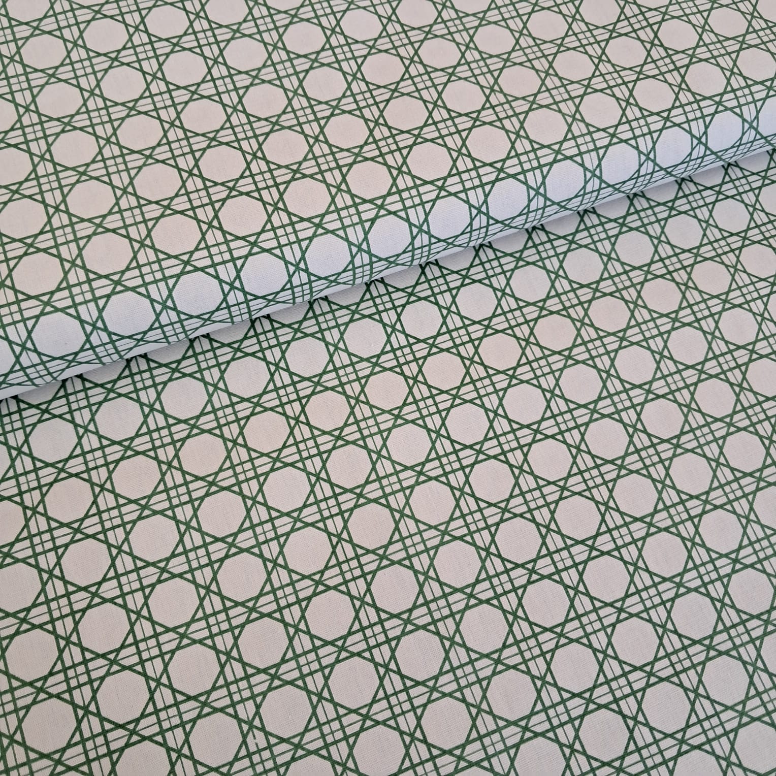 TECIDO TRICOLINE ESTAMPADO 100% ALGODÃO PERIPAN GEOMÉTRICO VERDE FD CREME