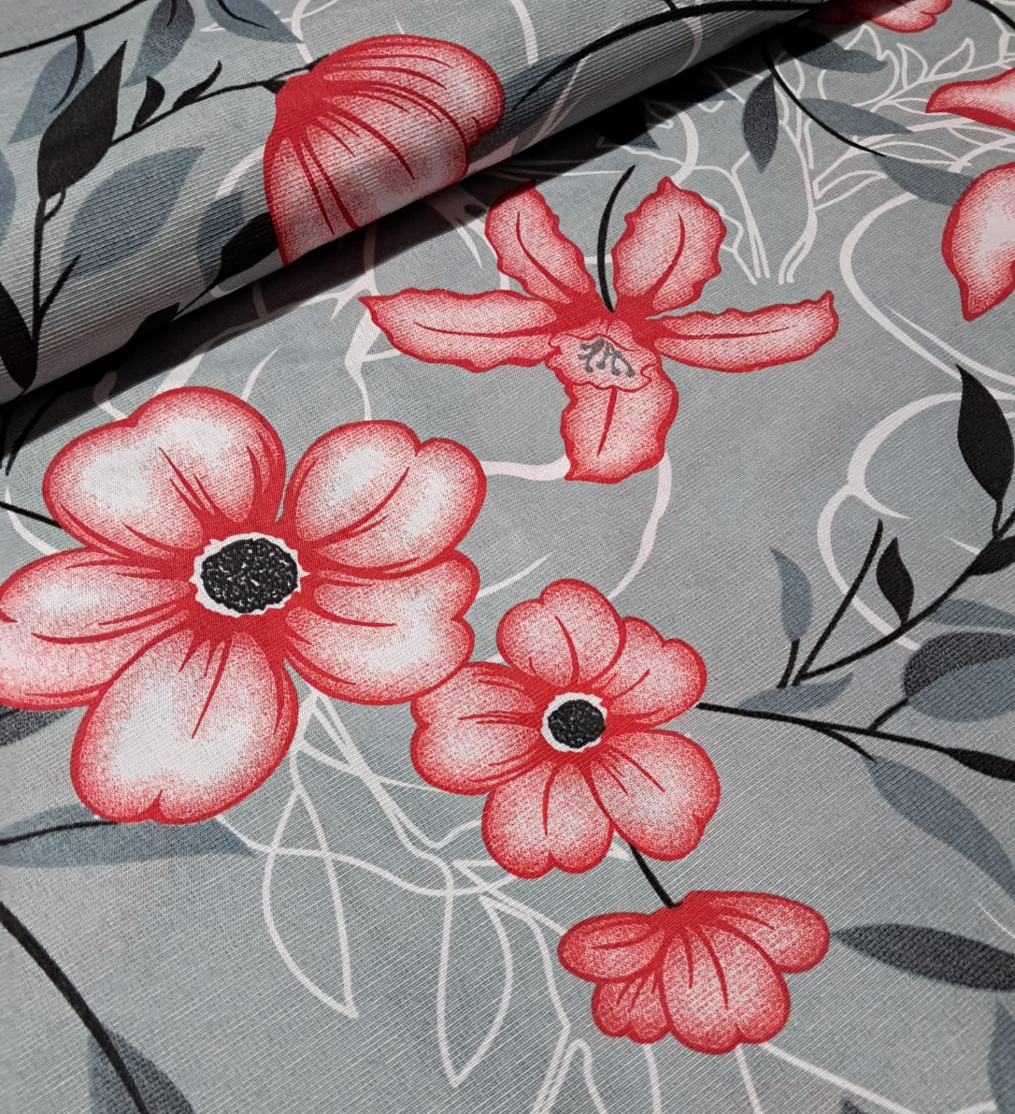 TECIDO GORGURINHO ESTAMPADO FD CINZA COM FLORES