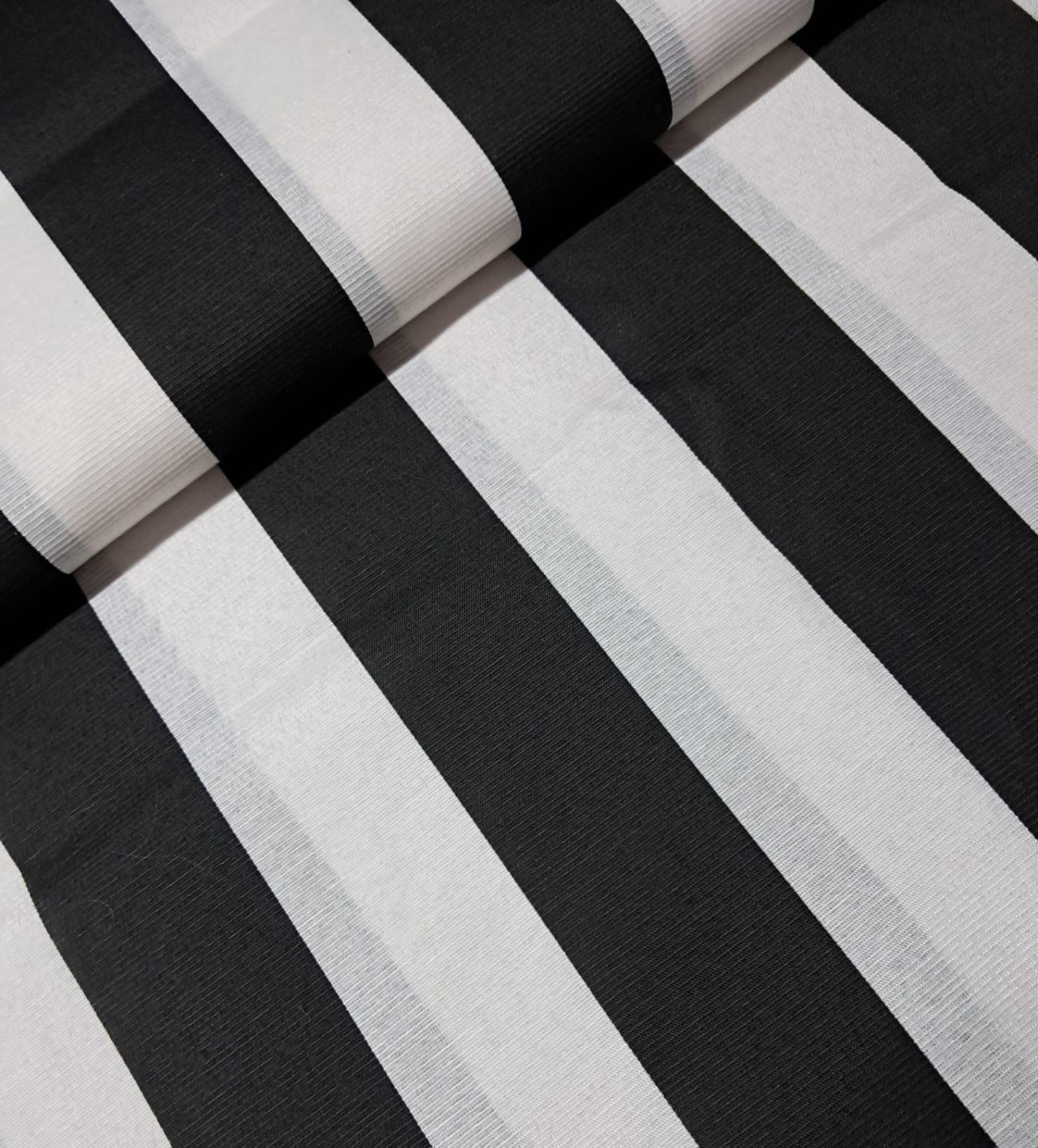 TECIDO GORGURINHO ESTAMPADO LISTRADO PRETO COM BRANCO