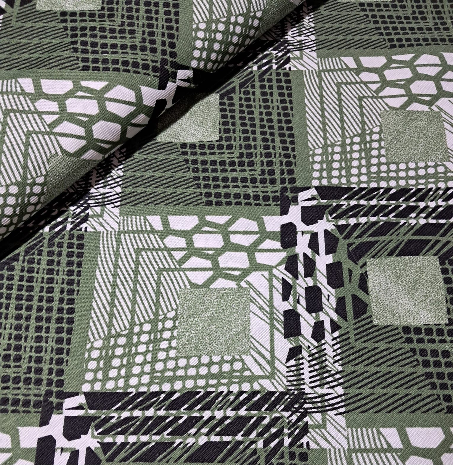 TECIDO GORGURINHO ESTAMPADO TONS DE VERDE