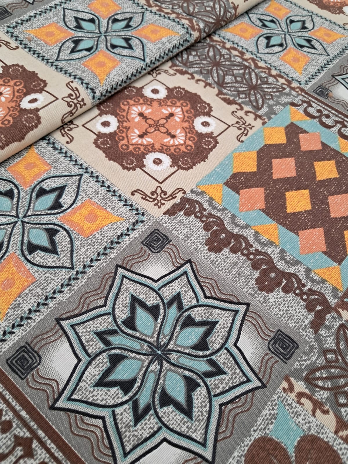 TECIDO DOHLER BELIZE SEMI IMPERMEÁVEL AZULEJO PORTUGUÊS MARROM 