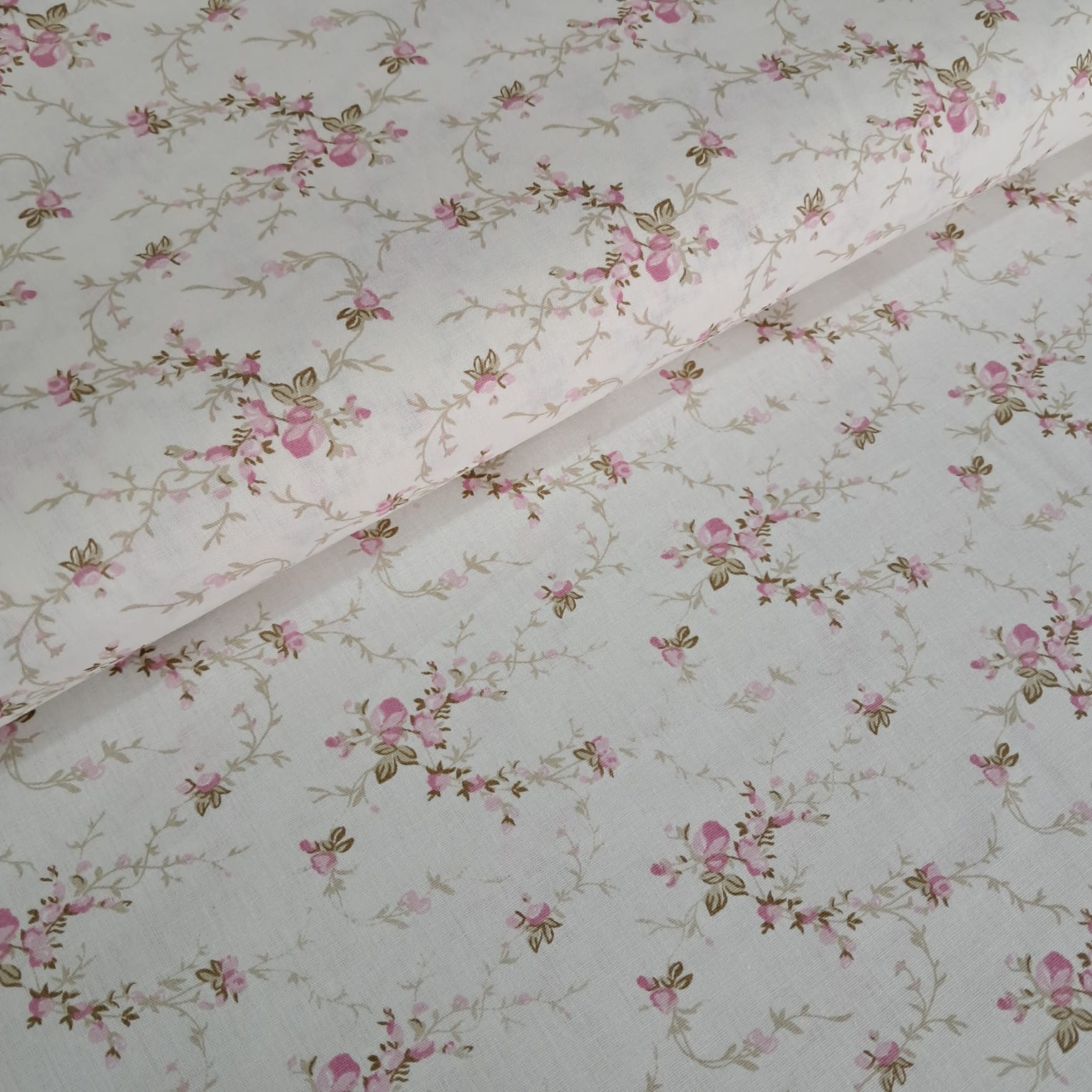 TECIDO TRICOLINE ESTAMPADO 100% ALGODÃO RIMATEX FLORAL SARAH ROSA