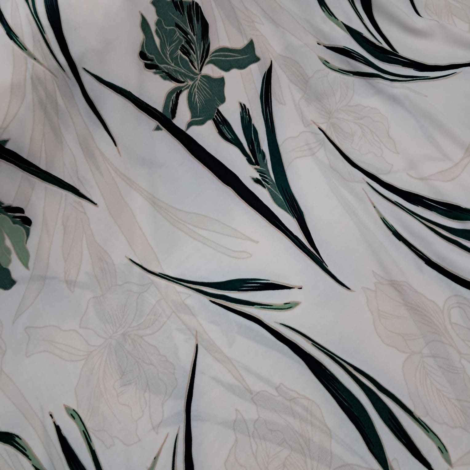 TECIDO LIGANETE 96% POLIÉSTER 4% ELASTANO- ESTAMPA FOLHAGEM FD BRANCO