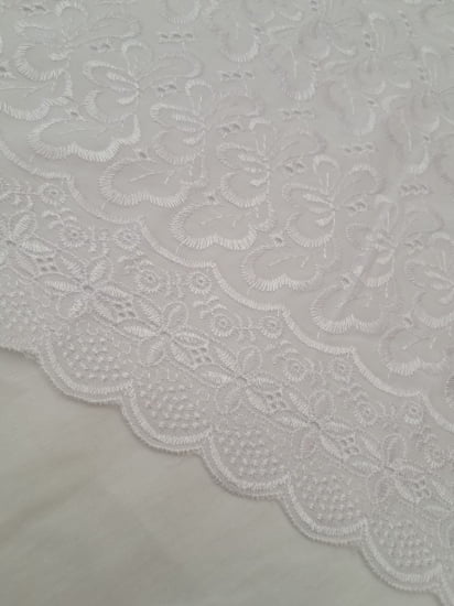 TECIDO LESE BORDADA COM BARRADO BRANCO NO BRANCO