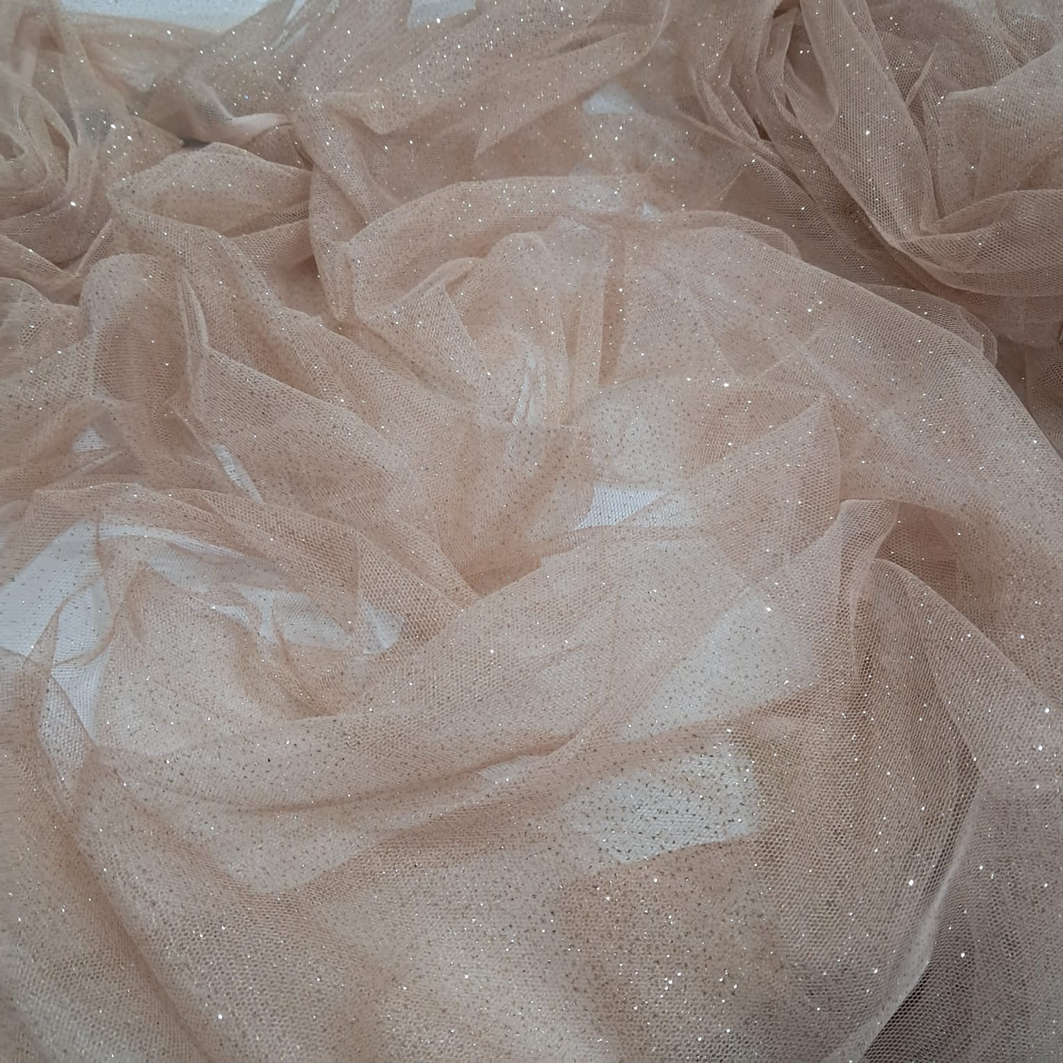 TULE COM GLITTER 100% POLIÉSTER BEGE C/ BRILHO DOURADO